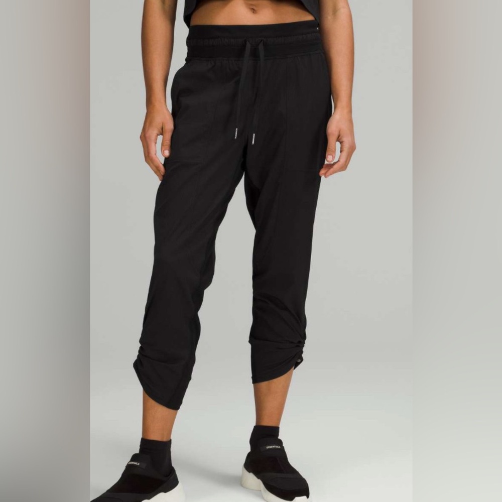 Lululemon Dance Studio Mid-Rise Crop 25" size 8 black